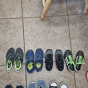 Boy tennis shoes size 13